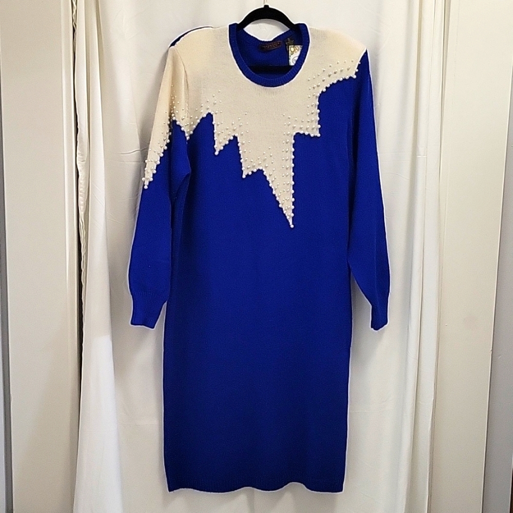 Vintage Yarnworks long sweater. Size XL. Cobalt Blue & off white. Faux pearls
